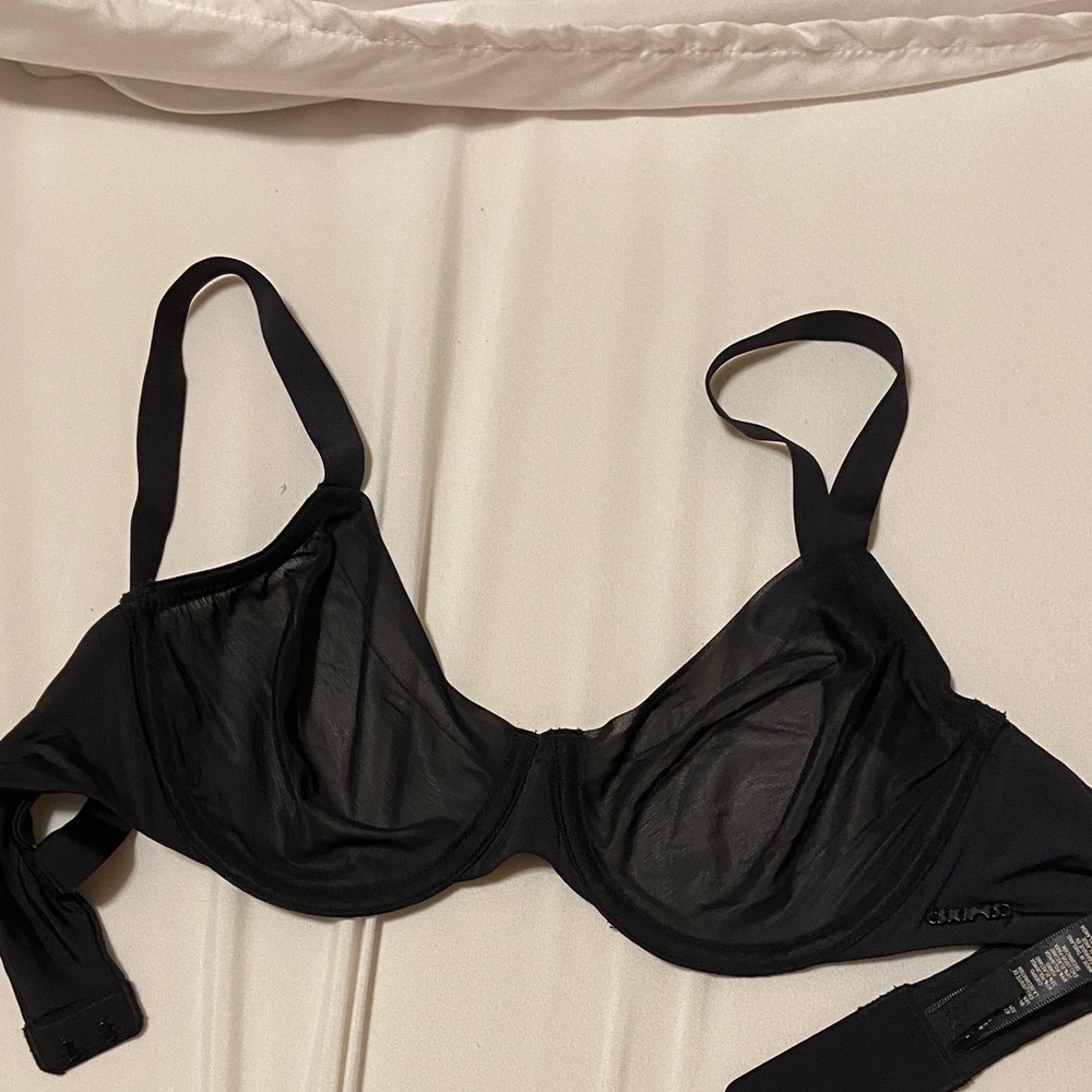SKIMS Black Ultra Mesh Underwire Bra